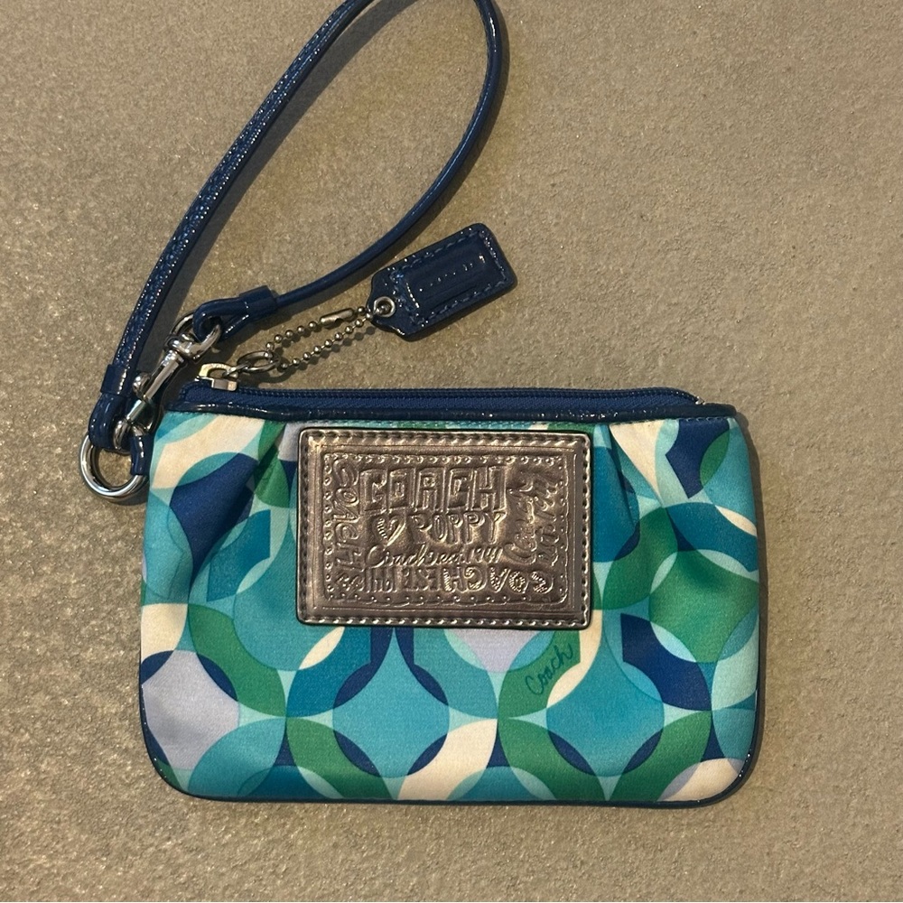 Coach Poppy Wristlet - Picture 3 of 7
